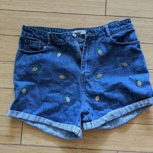 Embroidered pineapple shorts